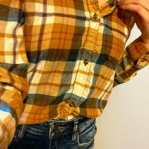 American Eagle long sleeved plaid top